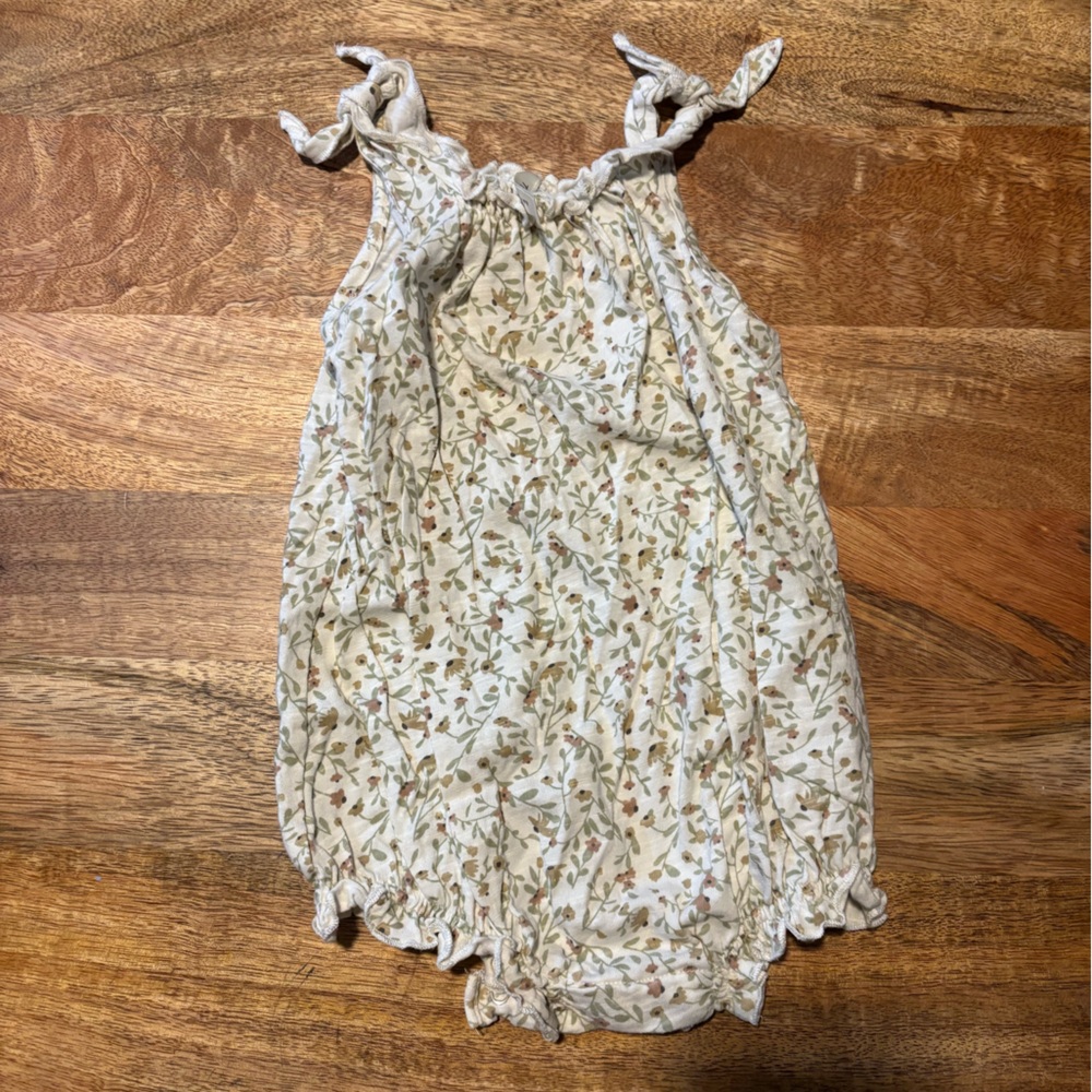 Rylee and Cru Floral romper with Knotted Straps 12-18 months
